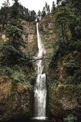 Pictureofabridgeaboveawaterfall