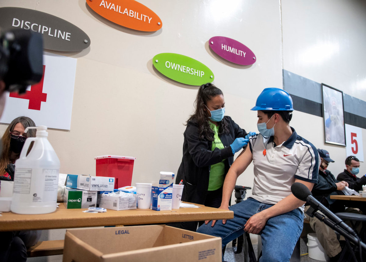 CSU volunteers providing COVID vaccines