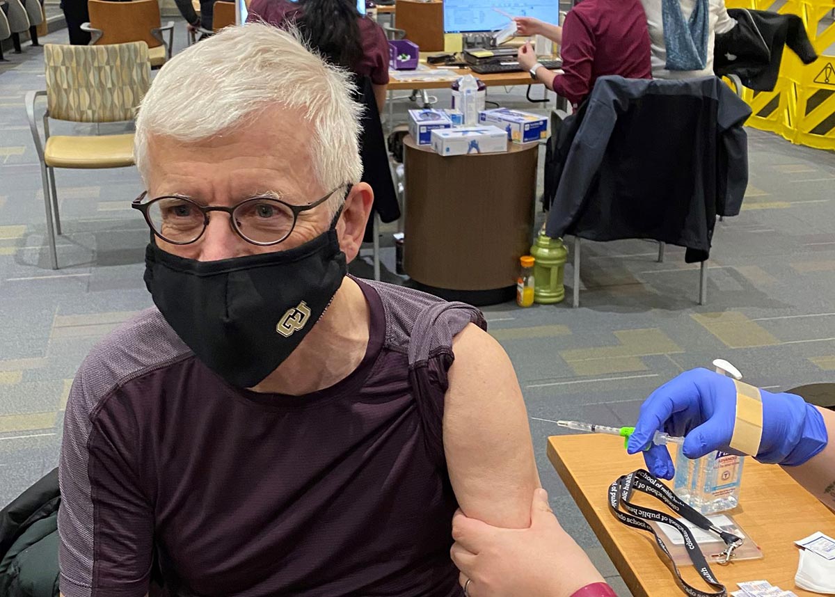 ColoradoSPH Dean, Dr. Jonathan Samet, receives his first dose of the COVID-19 vaccination. 