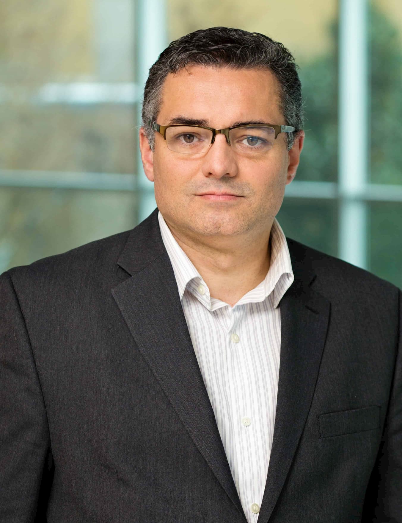 headshot of Zeljko Pantic from the chest up in business suit